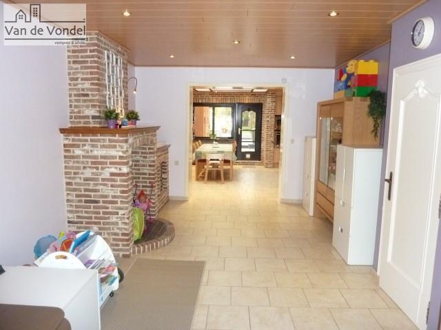 Klein beschrijf mogelijk! 
100% instapklare woning met tuin in Aalst.