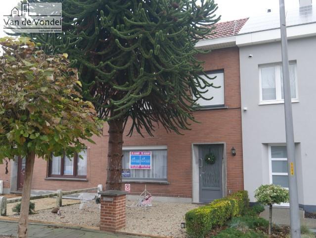 Klein beschrijf !
Rustig gelegen, 100% instapklare woning met tuin te Aalst.