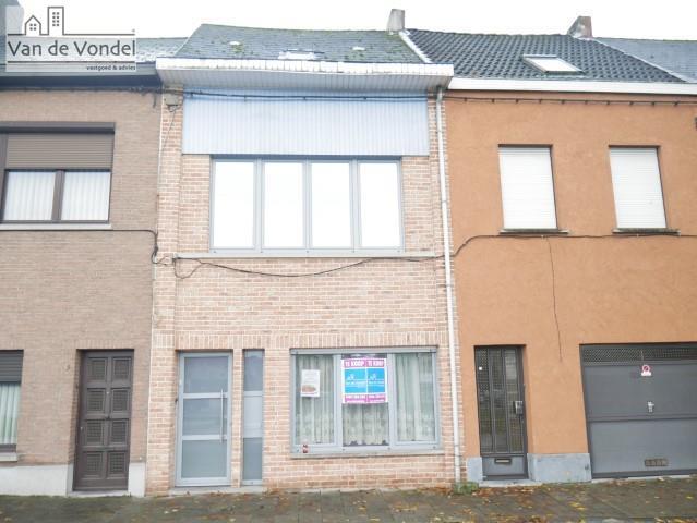 Klein beschrijf mogelijk! 
Instapklare centrumwoning met terras te Aalst.
