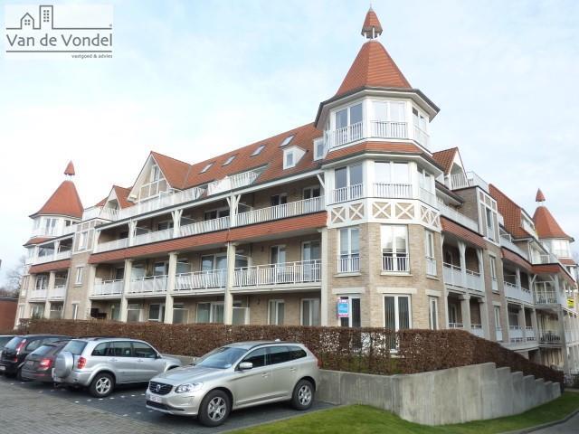 Gelijkvloers appartement, 2 slaapkamers
met tuin en terras te Erembodegem dorp.
