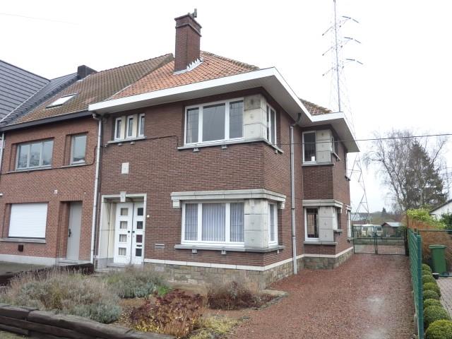 Klein beschrijf mogelijk! Rustig gelegen HOB met grote tuin te Erembodegem.