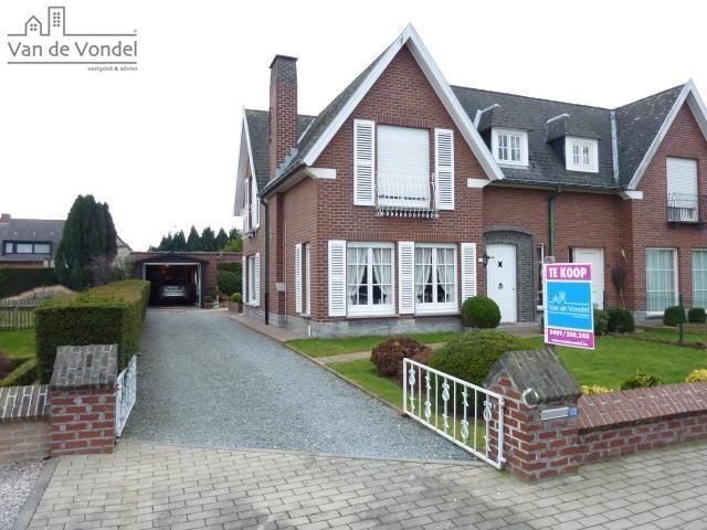 Op te frissen HOB op 3a83 met tuin te Wetteren.