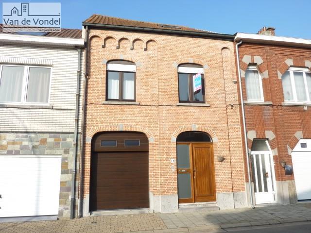 Klein beschrijf mogelijk!
Zeer ruime stadswoning met tuin!