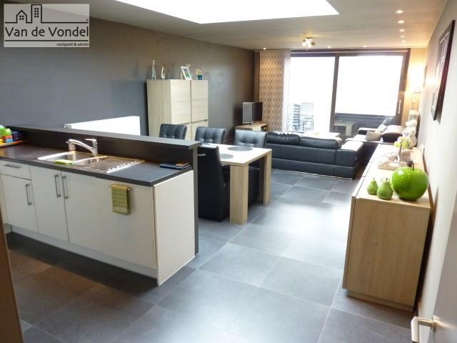 Klein beschrijf mogelijk! Rustig en centraal gelegen.
100% instapklare woning met tuin te Erembodegem.