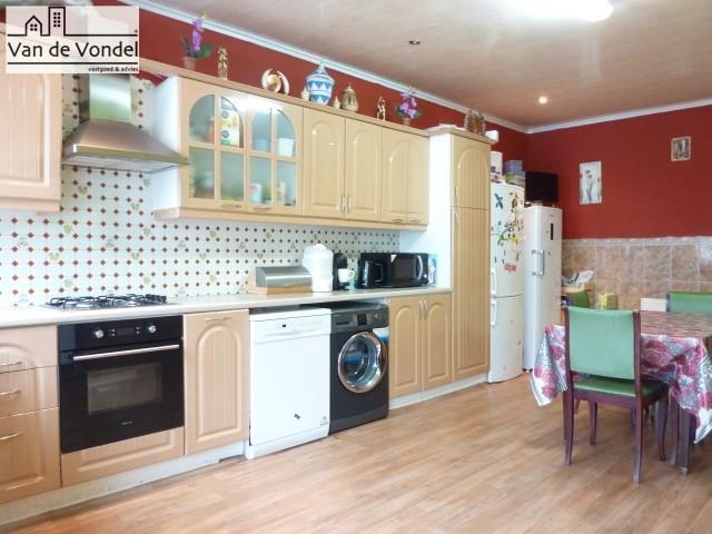 Klein beschrijf mogelijk en 4 kamers!
100% instapklare woning te Aalst.