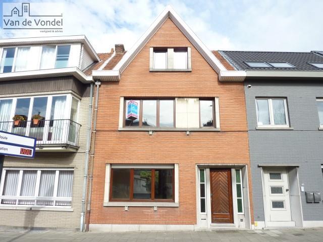 TH Ruime woning - 4 slaapkamers te Aalst.