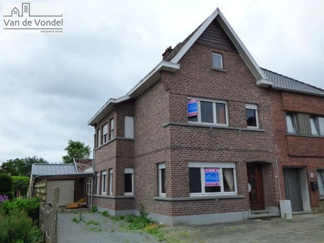 Prachtig gelegen HOB te Erembodegem
op 7a50 !!