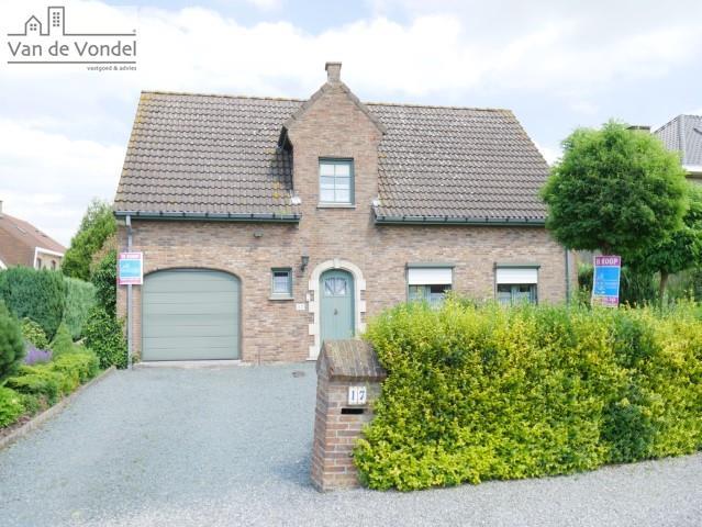 Zeer rustig gelegen villa op 6 are te Meldert.