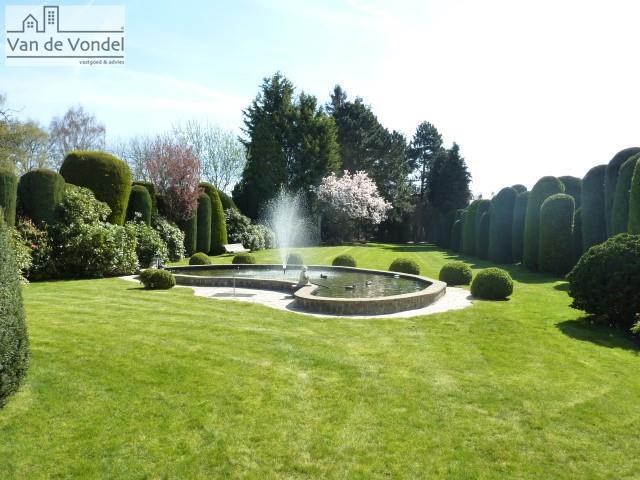 Uitzonderlijke architectenwoning 
met prachtige tuin te centrum Aalst !