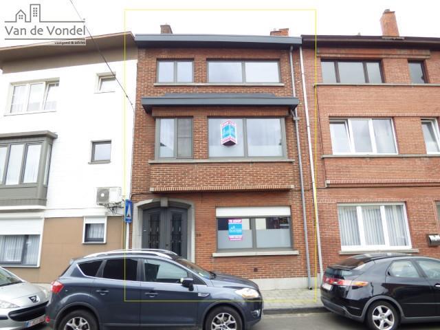 Klein beschrijf mogelijk! 
Ruime woning te centrum Aalst.