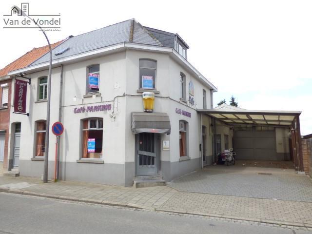 Ruim handelspand met hangar
woongedeelte te Aalst.