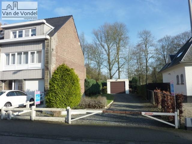 BOUWEN AAN 6% BTW! Bouwgrond 3a60ca.
Strategische ligging aan OLV ziekenhuis! 