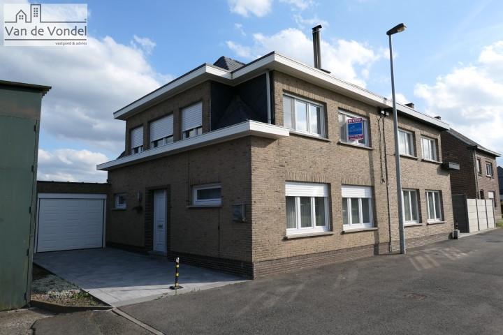 Klein beschrijf mogelijk! Rustig gelegen!
Recent gerenoveerde woning te Nieuwerkerken
in een doodlopende straat.