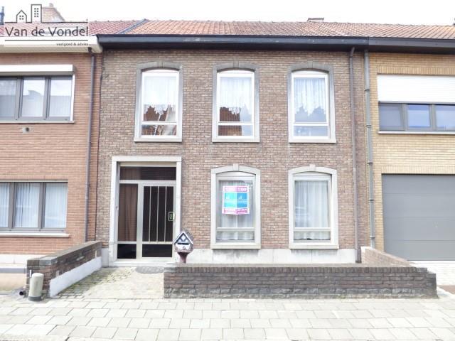 Klein beschrijf mogelijk!! 
Rustig gelegen woning te Aalst!
Doodlopende straat!