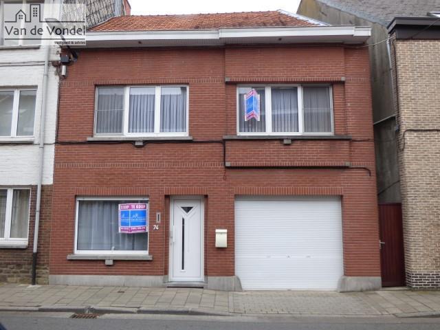 Klein beschrijf mogelijk!! 100% instapklaar!!
Centraal gelegen woning te Aalst met tuin en terras.