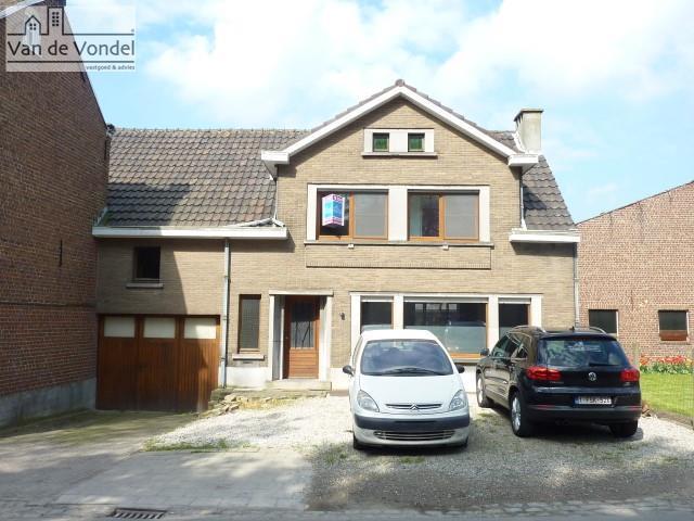 Klein beschrijf mogelijk! 4 slaapkamers!!
Ruime woning met tuin te Baardegem.