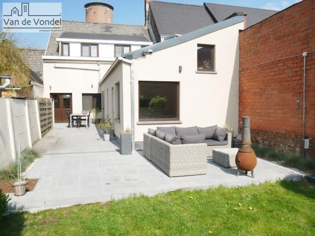 Klein beschrijf mogelijk! 
Rustig doch centraal gelegen woning met tuin te Erpe-Mere.