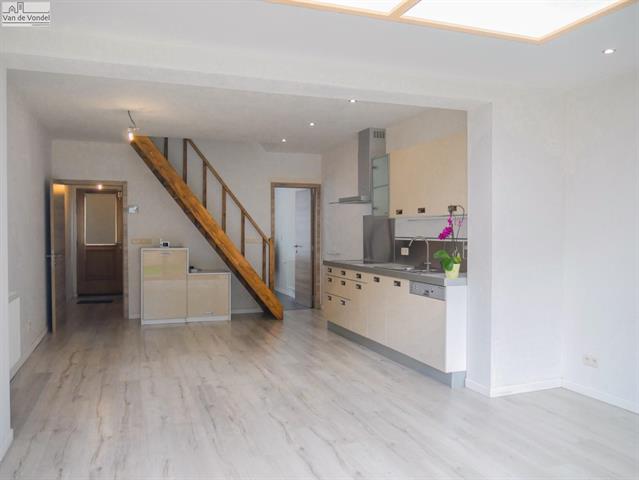 Klein beschrijf mogelijk! 
100% instapklare woning met tuintje te Aalst.