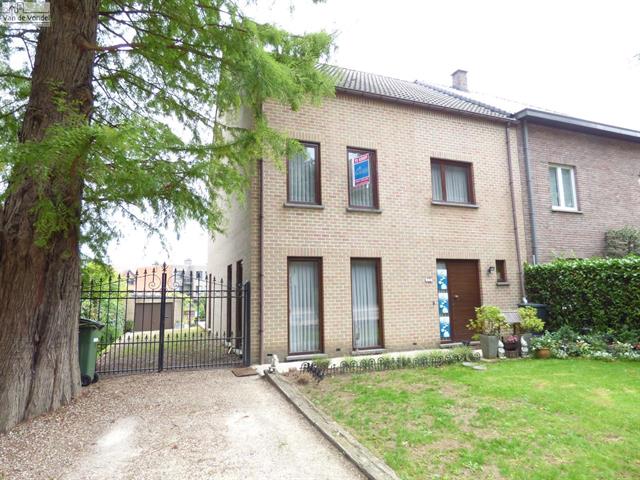 Centraal gelegen HOB met tuin en garage te Aalst !