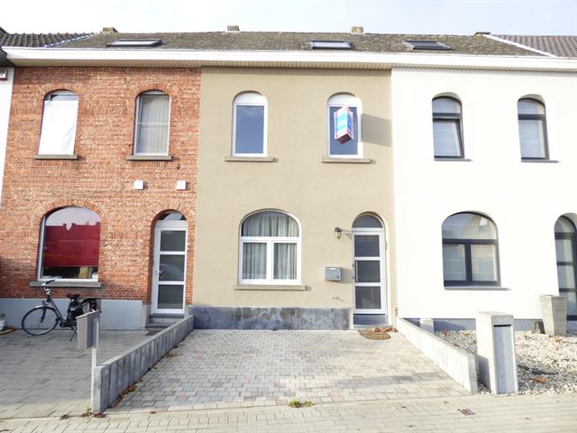 Klein beschrijf mogelijk! 
Woning met parkeerplaats en tuin te Aalst.