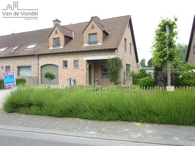 Prachtig, rustig gelegen HOB met 3 slaapkamers 
te Hofstade.
