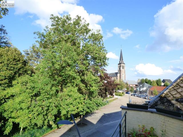 Zeer ruim duplex appartement (140m²)
met zonneterras te Haaltert centrum ! 