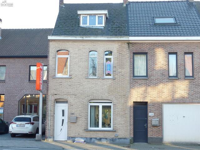 Klein beschrijf mogelijk! 
100% instapklare woning met grote tuin te Erembodegem