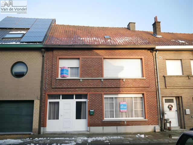 Klein beschrijf mogelijk! 
Ruime woning met garage en terras te Welle. 