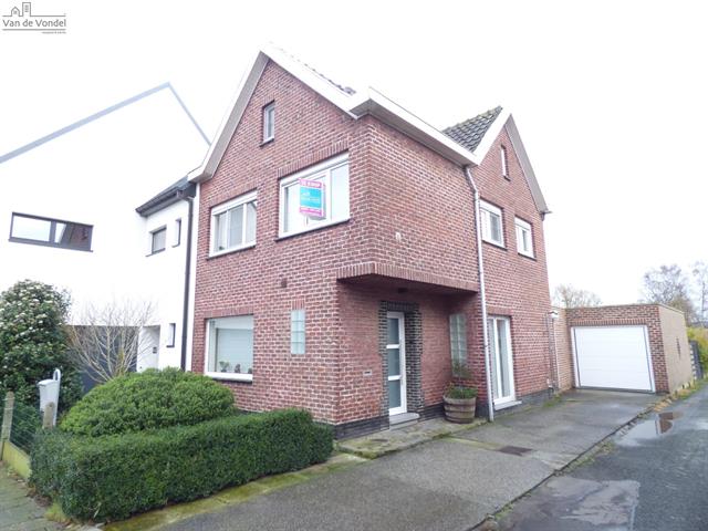 Klein beschrijf mogelijk! 
Gerenoveerde HOB te Nieuwerkerken.