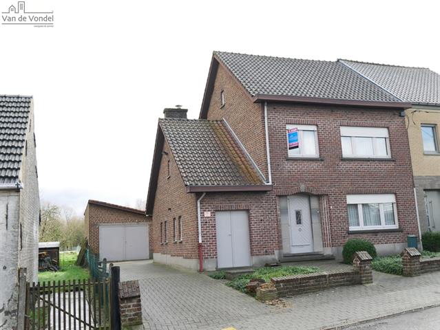 Klein beschrijf mogelijk! 
HOB met grote tuin en garage te Hekelgem.