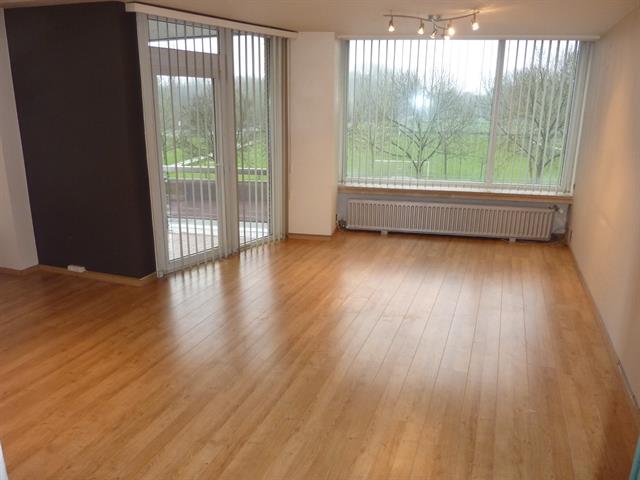 Vrij 1/6/18. Appartement (2slkp) met zicht op stadspark
met 2 terrassen! Vrij 1/7/2018. 