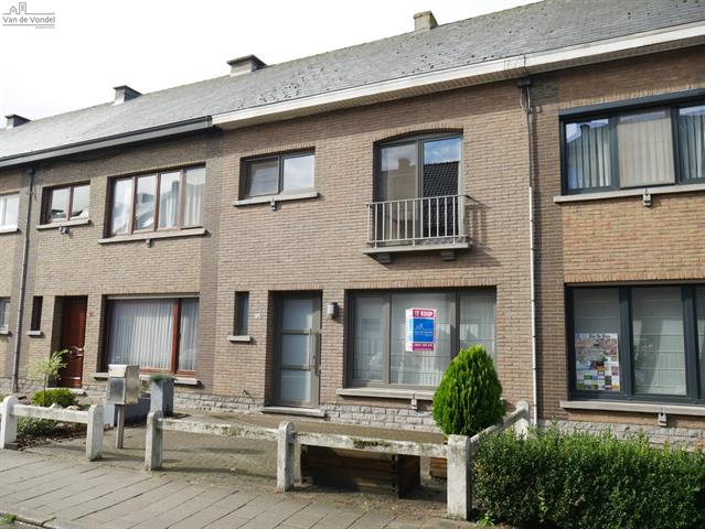 Instapklare woning met garage 
en tuin te Aalst.