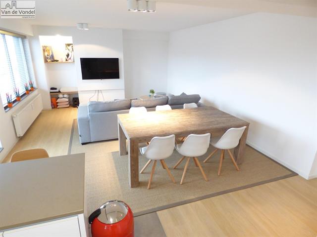 VRIJ 1/6/2018. Prachtig 2 slaapkamerapp.
met 2 terrassen. Architecten-appartement !