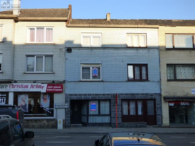 Klein beschrijf mogelijk! 
Zeer ruime woning te Ninove! 