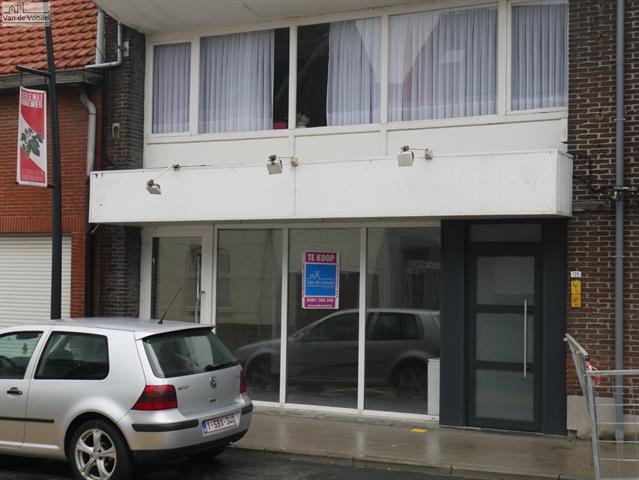 Commerciëel gelijkvloers (385m²) te Erembodegem.