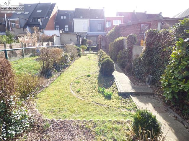 100% instapklare stadswoning met 
mooie tuin te Aalst.
