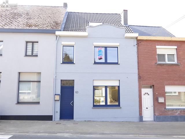 Klein beschrijf mogelijk! 
Rustig gelegen woning met terras te Lede.