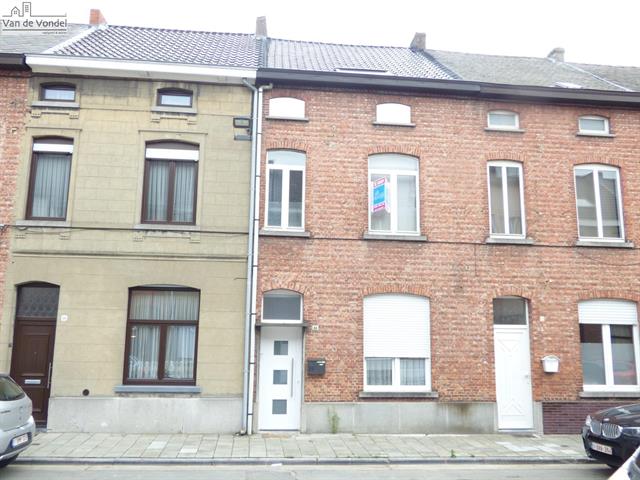 Klein beschrijf mogelijk! 
Centraal gelegen stadswoning met terras te Aalst.