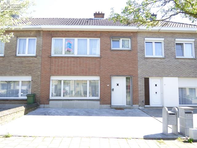 Klein beschrijf mogelijk! Rustige straat! 
Ruime woning met tuin en parking te Aalst.