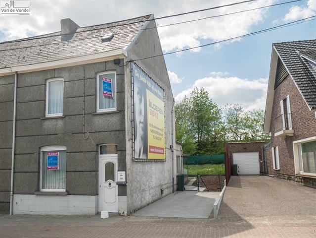 Klein beschrijf mogelijk! 
HOB met tuin te Erembodegem! 