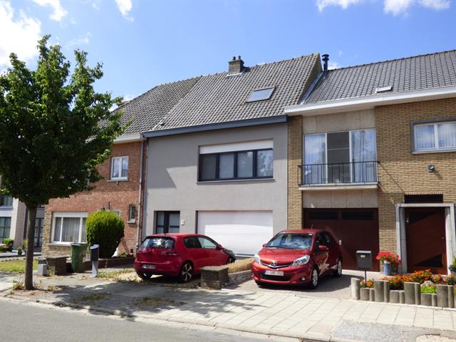 100% instapklare, ruime woning 
met tuin te Aalst.