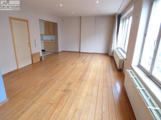 Appartement te centrum Aalst!
1 slaapkamer, zeer ruime leefruimte .