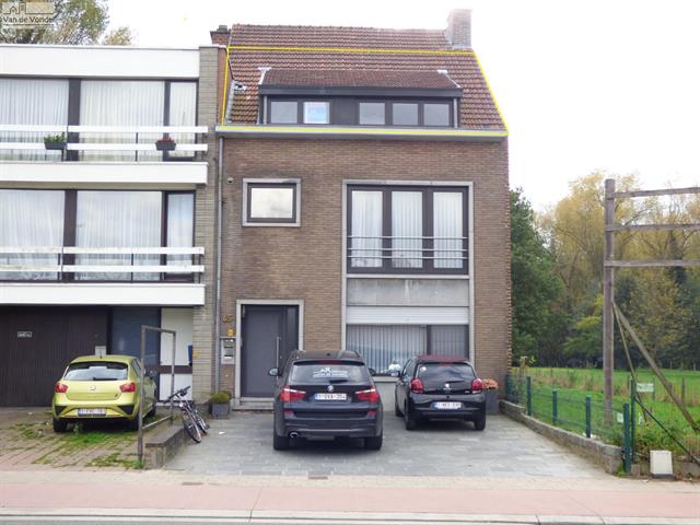 Te huur:
Strategisch gelegen appartement te Aalst.