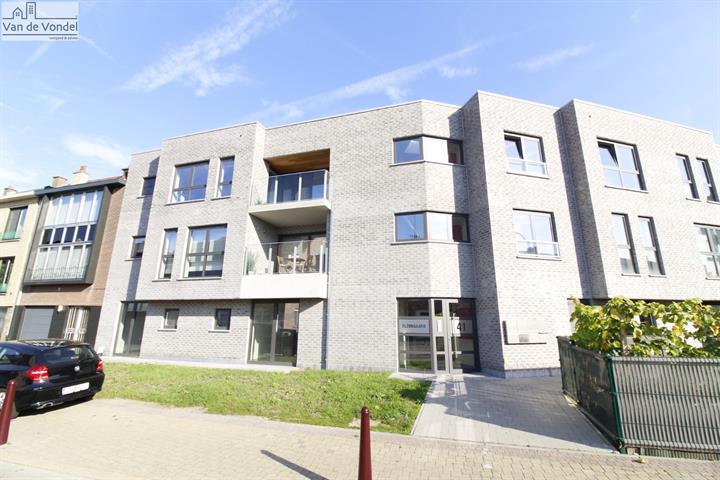 Prachtig en ruim gelijkvloersappartement (3 slp)
met groot terras en stadstuin te Aalst.
Nieuwbouw. Strategich gelegen!