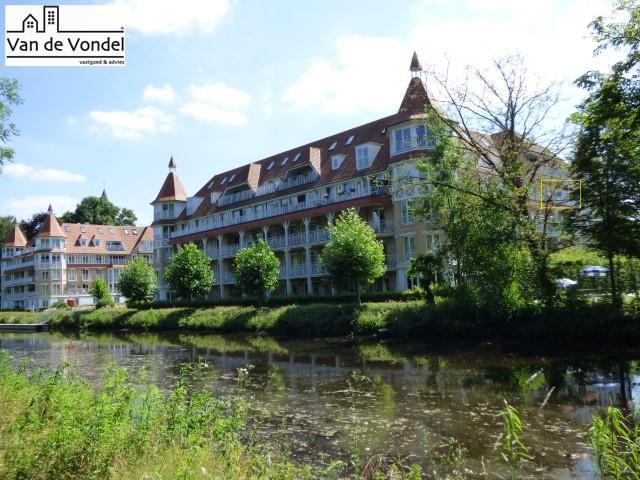 te huur: Appartement 2 slp + 2 badkamers,
met autostaanplaats en 3 kelders 
te Erembodegem dorp !