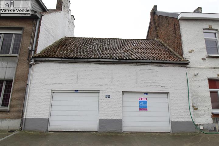 Bouwen aan 6% te Erembodegem centrum!
opp +- 4a 13ca. Straatbreedte: 8,5m !!