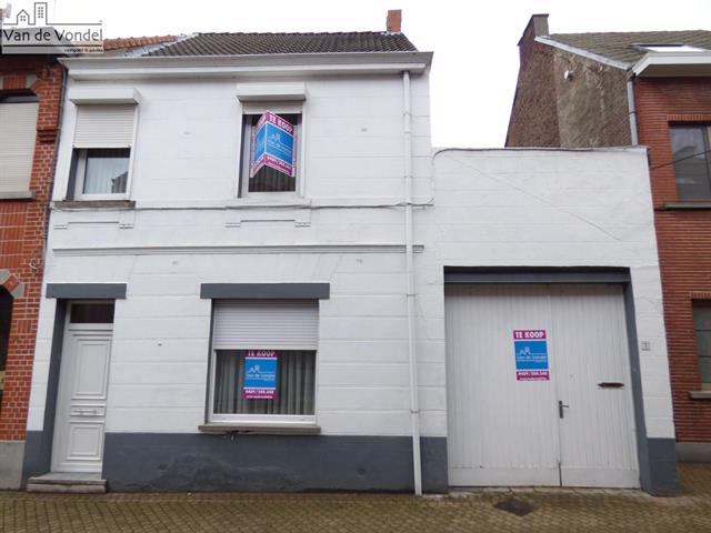 Ruime woning met tuin en garage
te Erembodegem.