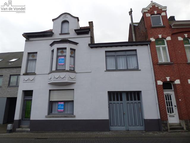 Zeer ruime (kangoeroe)woning met garage en tuin
te Erembodegem.