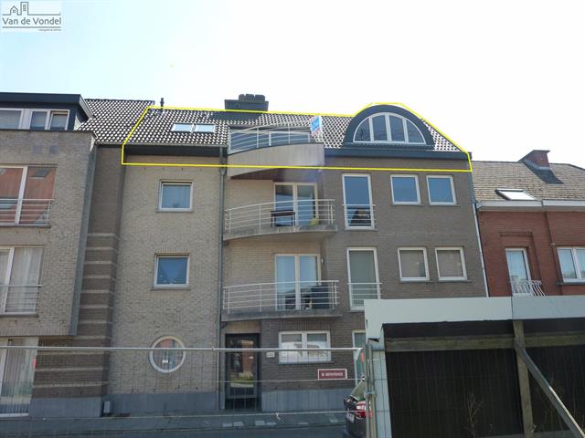 Te huur: Penthouse appartement 
met garage te Aalst.