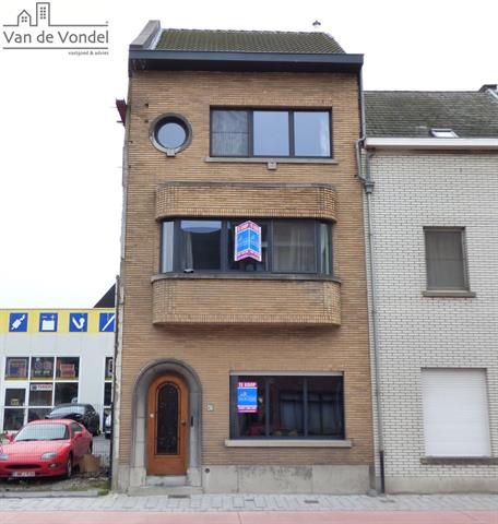karaktervolle, gerenoveerde woning 
met tuin te Aalst. Art deco woning !